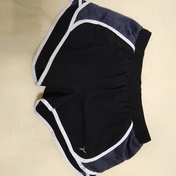 Old Navy active shorts - Picture 2 of 7